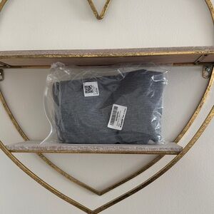 NWT MOMCOZY U Pillow Cover